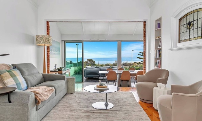 Henley Beach Casa | Birdy Beach House An Idyllic Oceanfront Lifestyle