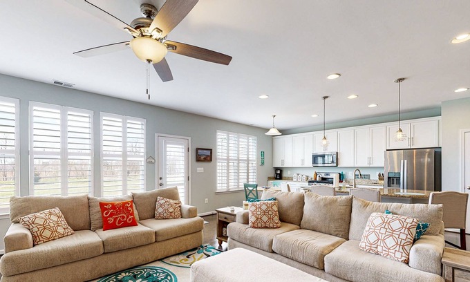 Millville Casa | Bishops Landing townhome with on-site pool, tennis, gym, & scenic views