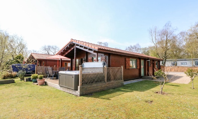 Tattershall Cabaña | Bittern Lodge, TATTERSHALL LAKES COUNTRY PARK