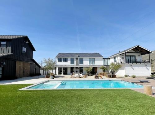 San Luis Obispo Casa | Black Barn Ranch 25 Acres Wpool Near Downtown