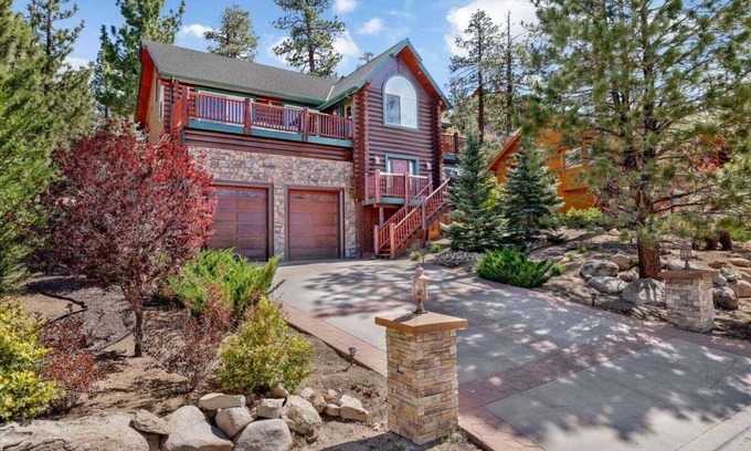 Castle Glen Estates Casa | Black Bear Castle | Luxe Log Cabin | Spa | Games