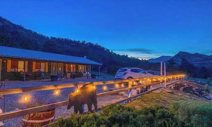 Howard Casa | Black Bear Lodge 2 Su