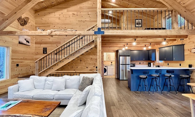Greenville Cabina | Black Bear Lodge (Direct Access to the ATV and Snowmobile Trails!)