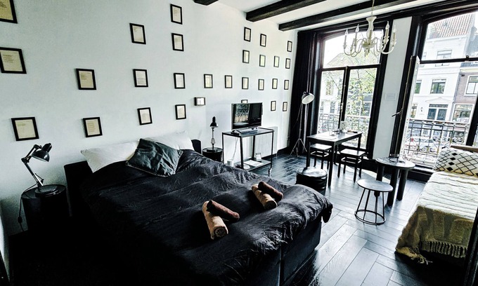 De Weteringschans Cama Y Desayuno | Black Beauty amazing apartment in the heart of Amsterdam