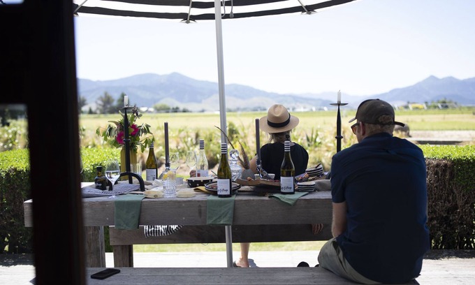 Grovetown Cabaña | Black Cottage - Blenheim Holiday Home