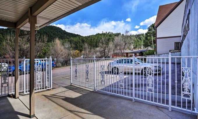 Keystone Apartamento | Black Hills Haven | Pine Peak – Unit 1 · A Vensérra Retreat near Mount Rushmore
