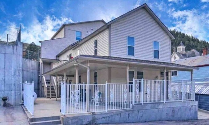 Keystone Casa | Black Hills Haven | The Summit Lodge – Units 1 & 2 · 4BR Vensérra Retreat near Mount Rushmore