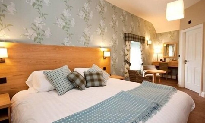 Llanfair Talhaiarn Casa | Black Lion Hotel