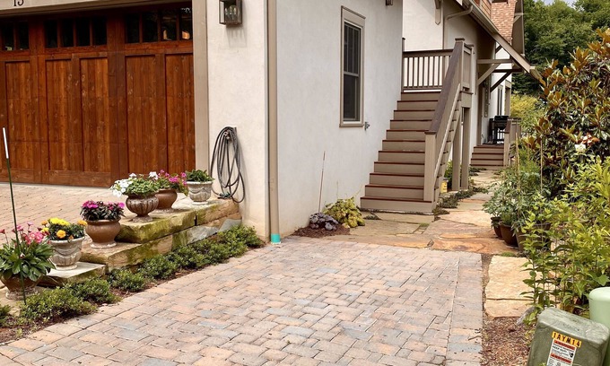 Cheshire Casa | Bungalow de Black Mountain Babbling Brook