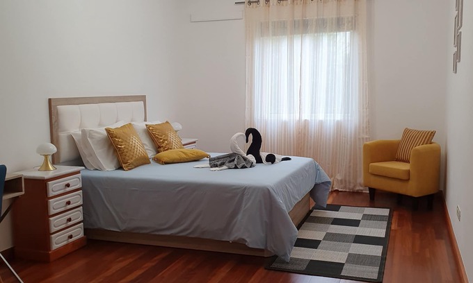 Vila Franca do Campo Condominio | Black'nYellow Place