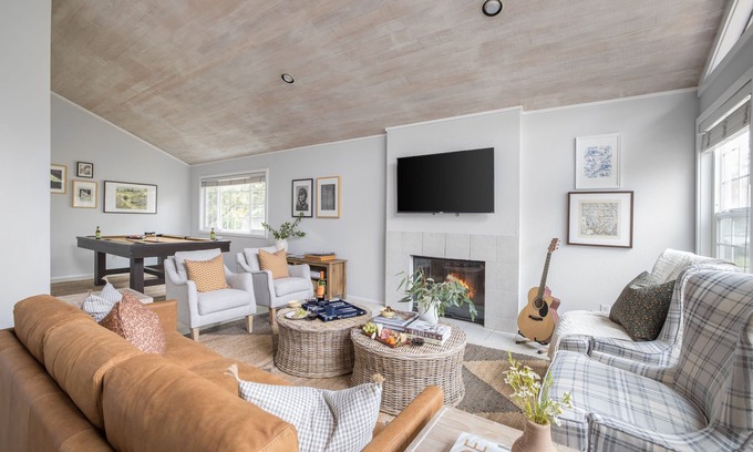 Santa Rosa Casa | Black Oak by AvantStay | Modern & Chic Santa Rosa Hideaway with Pool Table