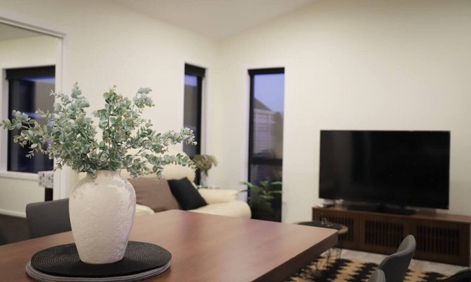 Prebbleton Casa | black Pearl -4 bedrooms, brand new designer house