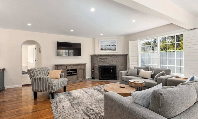 Eastside Santa Cruz Casa | Black's Beach Bungalow