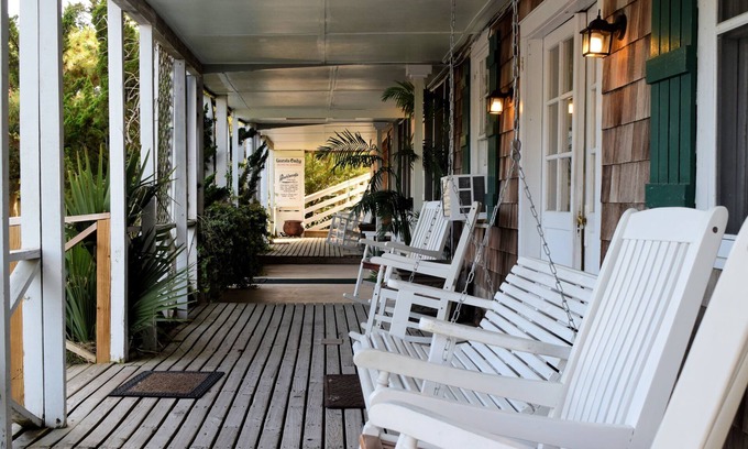 Ocracoke Hotel | Blackbeard's Lodge