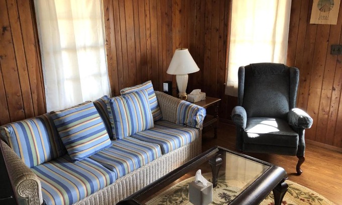 Kitty Hawk Casa | BlackBeard's Retreat - Historic and Pet Friendly cottage