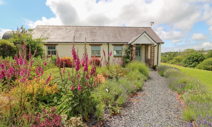 Carmarthen Casa | Blaenffynnon Bach