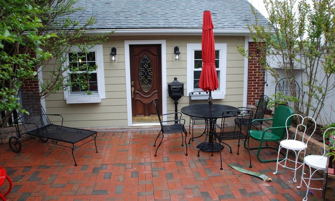 Waynesboro Apartamento | Blair's Vintage Apartment Nestled in Wine Country