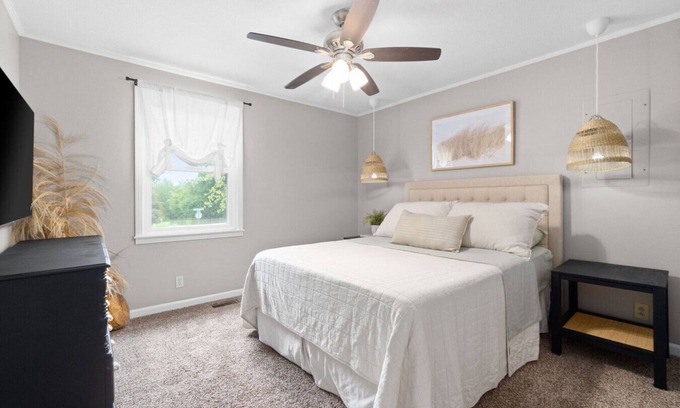 Clarksville Casa | Blakemore House | Sleeps 7+ | Pet-Friendly Big Yard Near Fort Campbell & Downtown