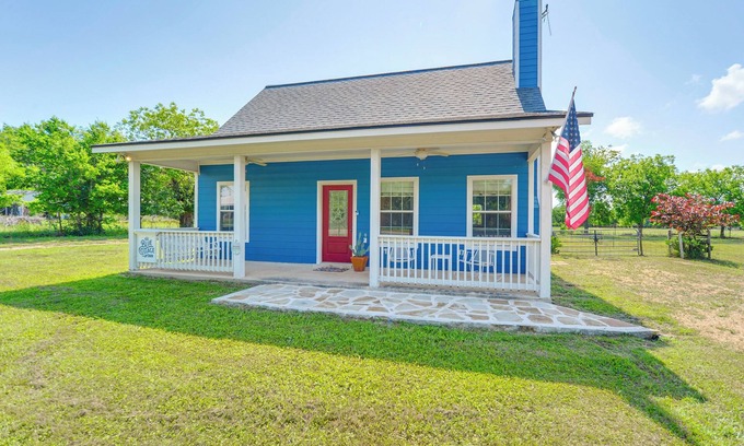 Blanco Cabaña | Blanco's 'Blue Cottage Inn' w / Patio, Grill & Porch