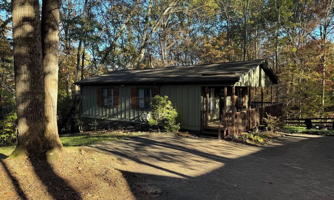 Mount Airy Casa | Bledsoe Bungalow -Green Acres