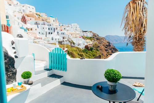 Oia Casa | Blessed Blue Boutique Cave Suite
