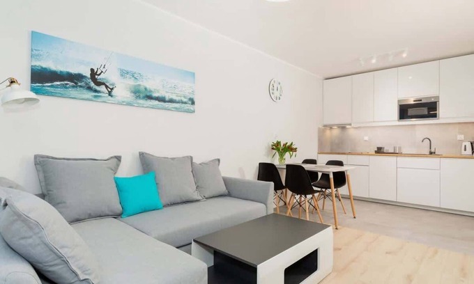 West Pomeranian Voivodeship Apartamento | Apartamento Blizej Morza 14/11 con dormitorio y balcón.