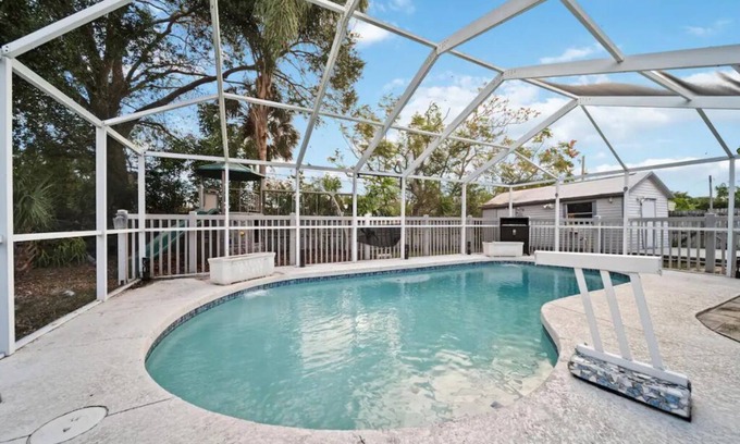 Memphis Casa | Bliss By The Bay* Heated Pool Home w/ Playground