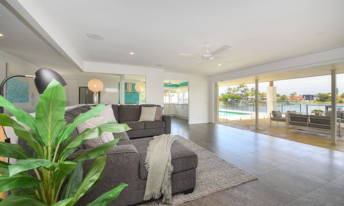 Mermaid Waters Casa | Bliss On The Point de lujo familiar!