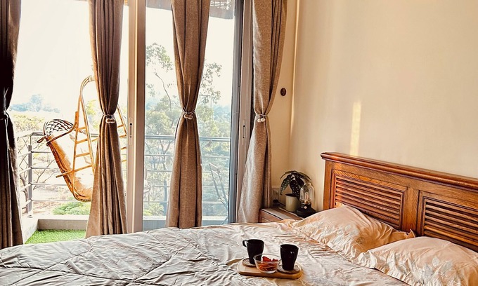 Karjat Apartamento | Bliss Retreat-cozy studio w/pvt balcony & a swing!
