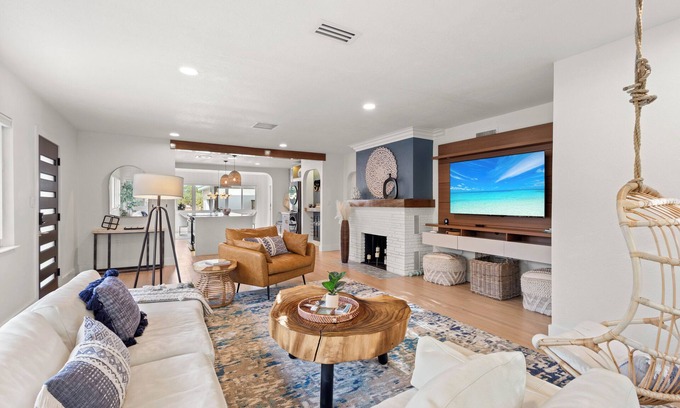 Central Sarasota Casa | Bliss to Bay Home by RVA