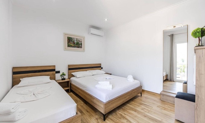 Gjirokaster Apartamento | Bliss Triple Room by PikHost