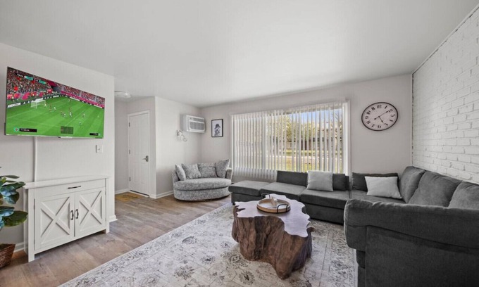 Sterling Heights Apartamento | Blissful Coziness 1BD W Free parking n Fast Wi-fi