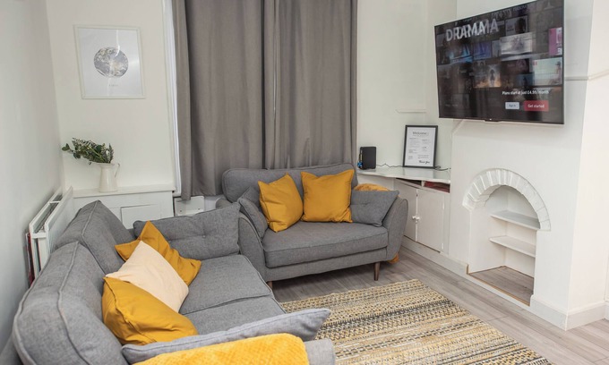 Northampton Casa | Blissful stays 3 bedroom home