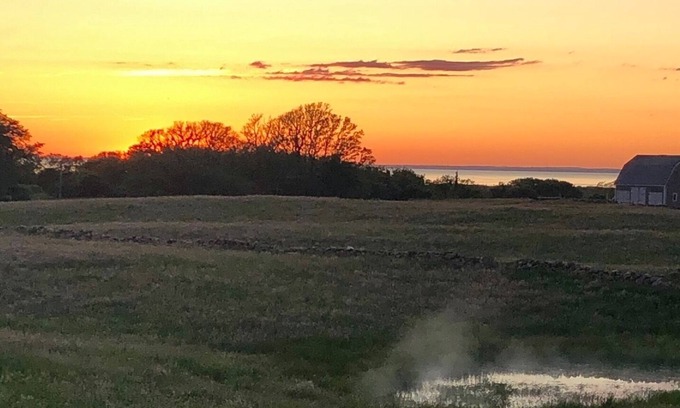 New Shoreham Casa | Block Island - Crescent Beach con hermosas vistas del atardecer sobre la granja Mitchell