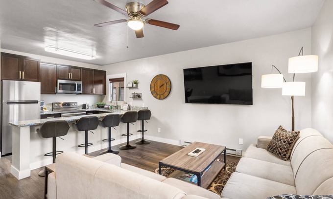 West Yellowstone Apartamento | Blocks from the National Park- Yellowstone Hideaway Unit B