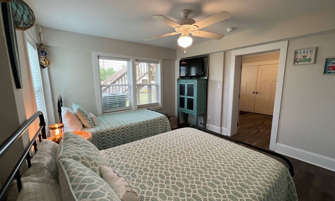 Atlantic Beach Casa | Blocks to the Beach! Huge Patio & Fenced-In Backyard.