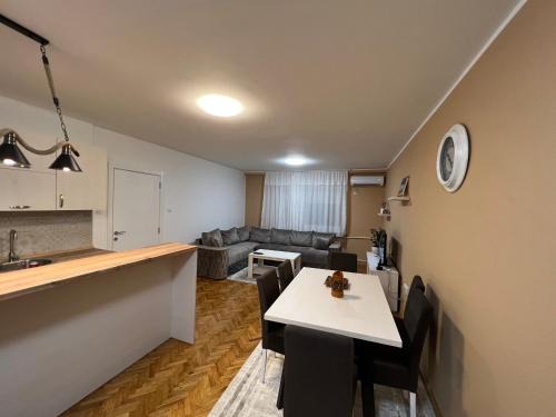 Grbavica Apartamento | Blondy