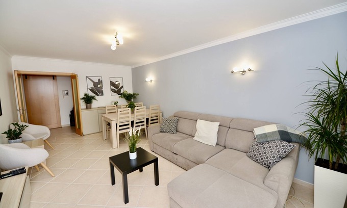 Alcobaca Apartamento | Bloom - Great 3 Bedroom Apartment With Free Wi-fi