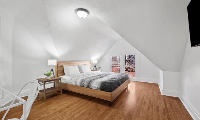 Bloomfield Casa | Bloomfield/Shadyside @K Spacious & Unique Private Bedroom with Shared Bathroom