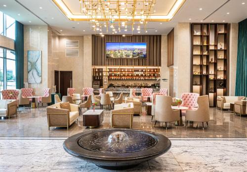 Texas Medical Center Hotel | Blossom Hotel Houston, Curio Collection by Hilton