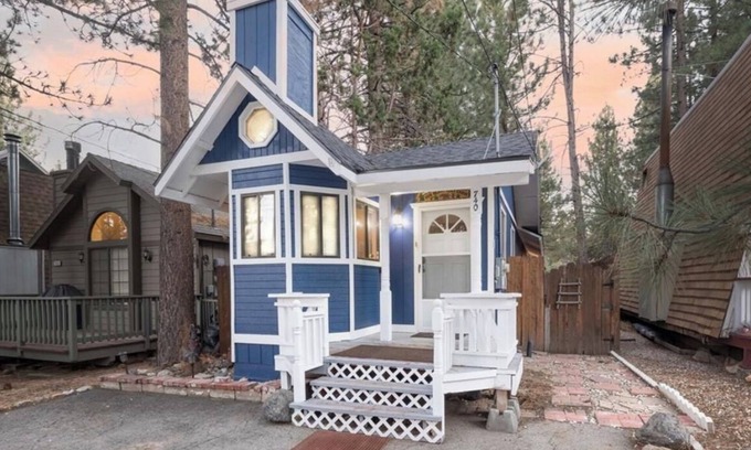 Big Bear Cabina | Blue Bear Cottage-2 Bedroom Cabin with hot tub