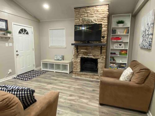 Bandera Casa | Blue Bird Cottage