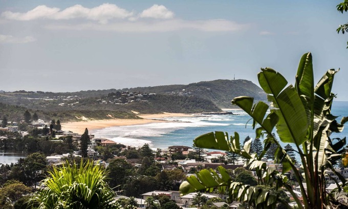 Terrigal Casa | “Blue Bird” – Oceanview, Spa & Games Room