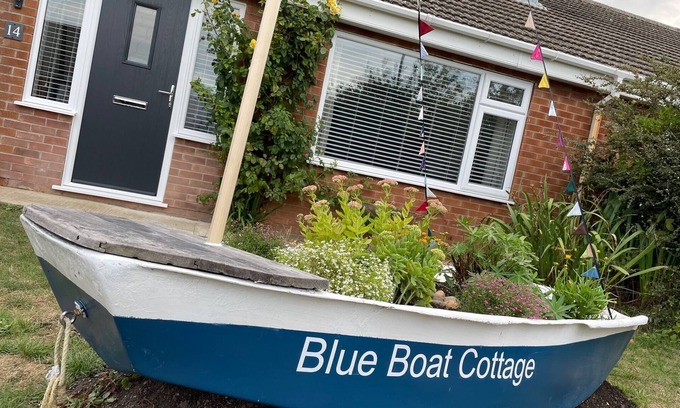 Sutton-on-Sea Cabaña | Blue Boat Cottage, Sutton on Sea - beautiful, dog friendly, cosy cottage