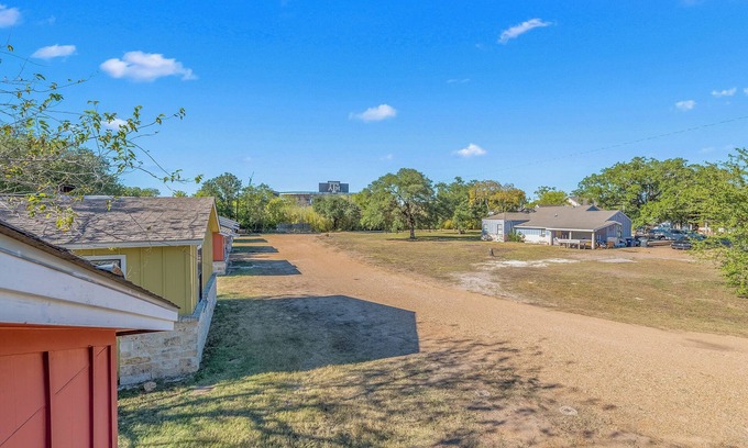 West Park Casa | Blue Bungalow ~ Walking distance to Kyle Field!