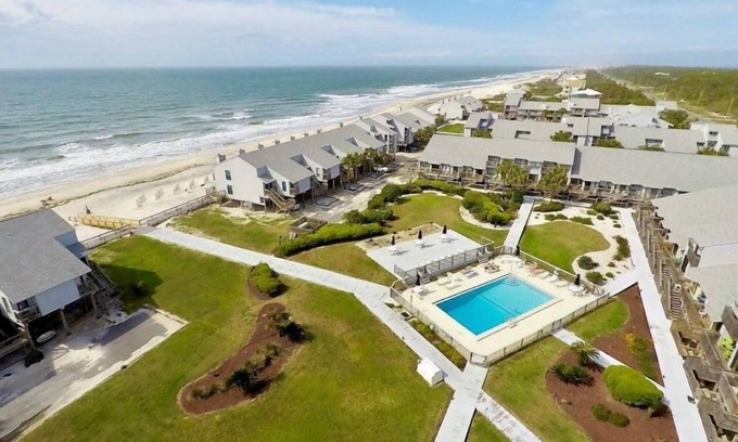 East End Condominio | Blue C Turtle, Ocean Mile L-13, Community Pool, Beach View