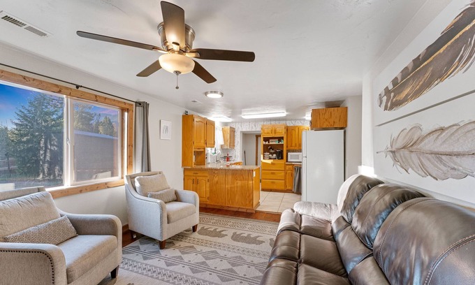 Martin City Cabina | Blue Cabin at Spotted Bear Retreat