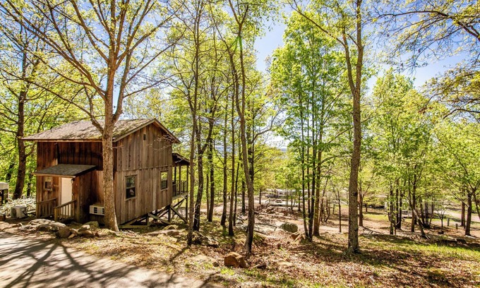 Edgemont Cabina | Blue Clouds Resort Hidden Gem!