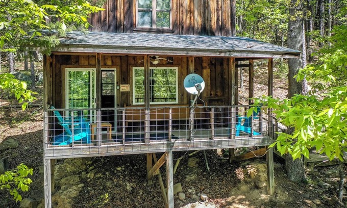 Edgemont Cabina | Blue Clouds Resort Rustic Charm!