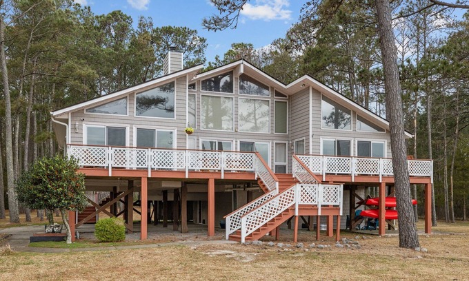 South River Casa | Blue Crab Shores: Waterfront Oasis with Stunning Views & Endless Possibilities